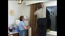Пожилой мужик, с удовольствием трахает свою соседку с большими сиськами на кухне